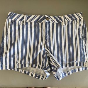 A.N.A  women’s Shorts mid rise twill size 8 medium Striped blu white